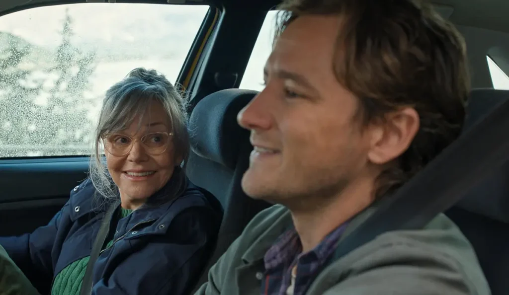 Sally Field em cena do filme Criaturas Extraordinariamente Brilhantes da Netflix