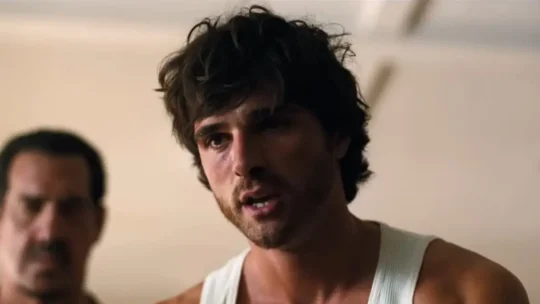 Jacob Elordi negocia papel em novo filme de Ari Aster com Scarlett Johansson