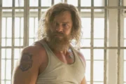 Motor City: Alan Ritchson aparece irreconhecível em novo filme de vingança; veja trailer