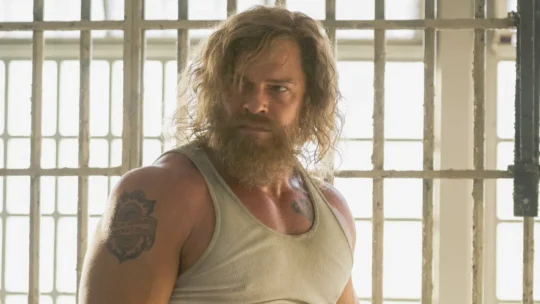 Motor City: Alan Ritchson aparece irreconhecível em novo filme de vingança; veja trailer