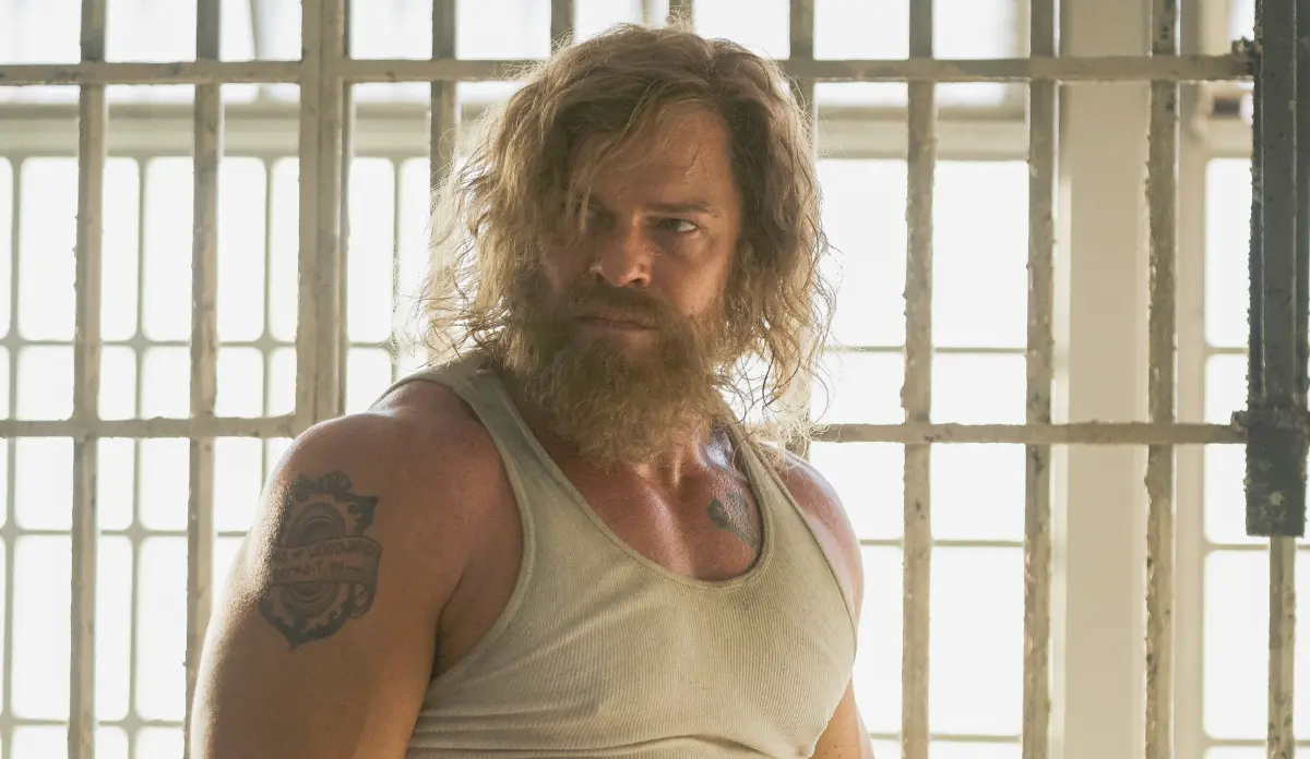 Motor City: Alan Ritchson aparece irreconhecível em novo filme de vingança; veja trailer
