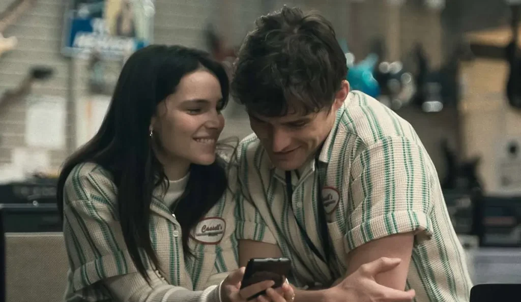 Michael Johnston e Inde Navarrette aparecem em cena do filme Obsessão