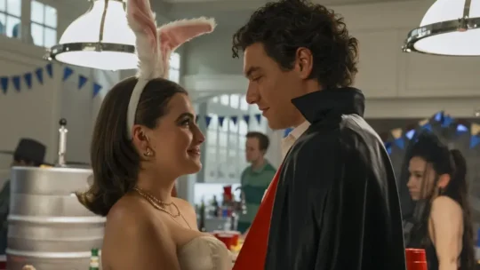 Off Campus: 2ª temporada deve mudar casal principal e adaptar novo livro da saga