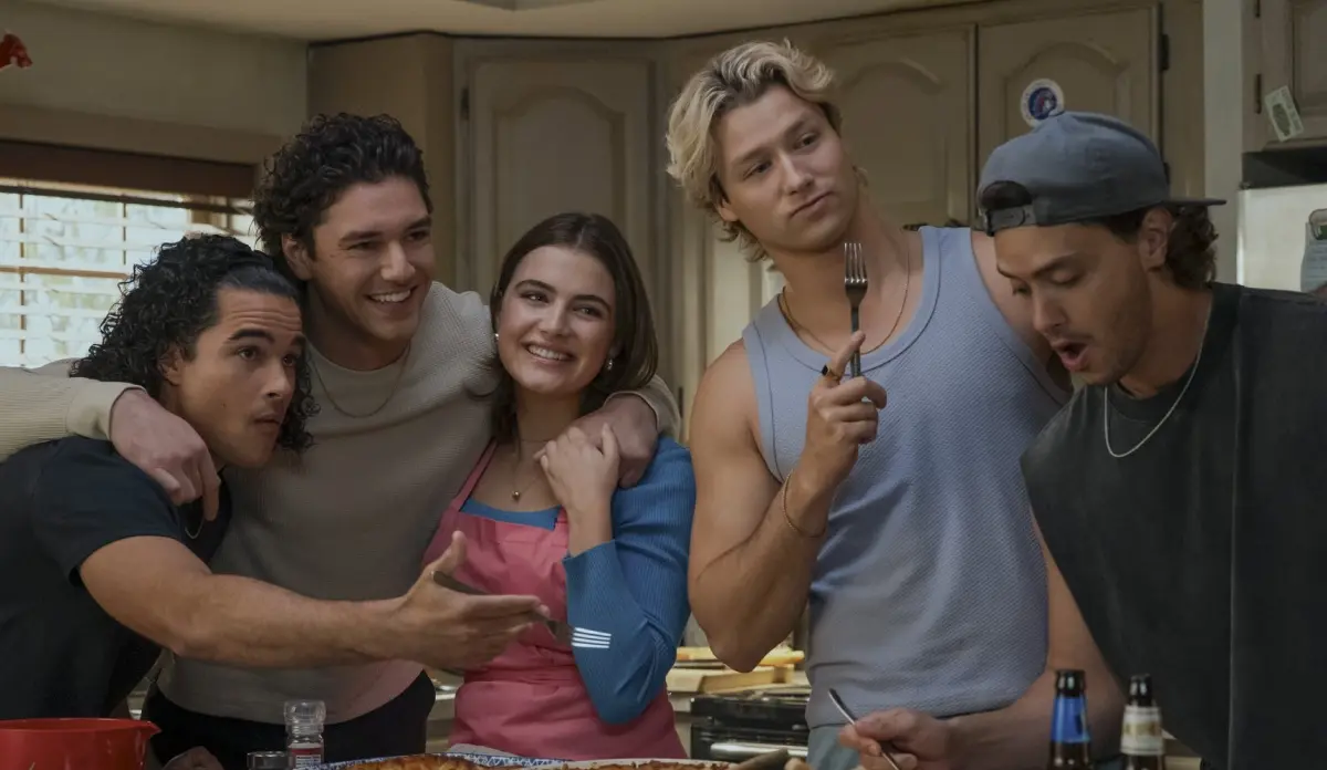 Imagem de Off Campus: Amores Improváveis com os protagonistas da série do Prime Video