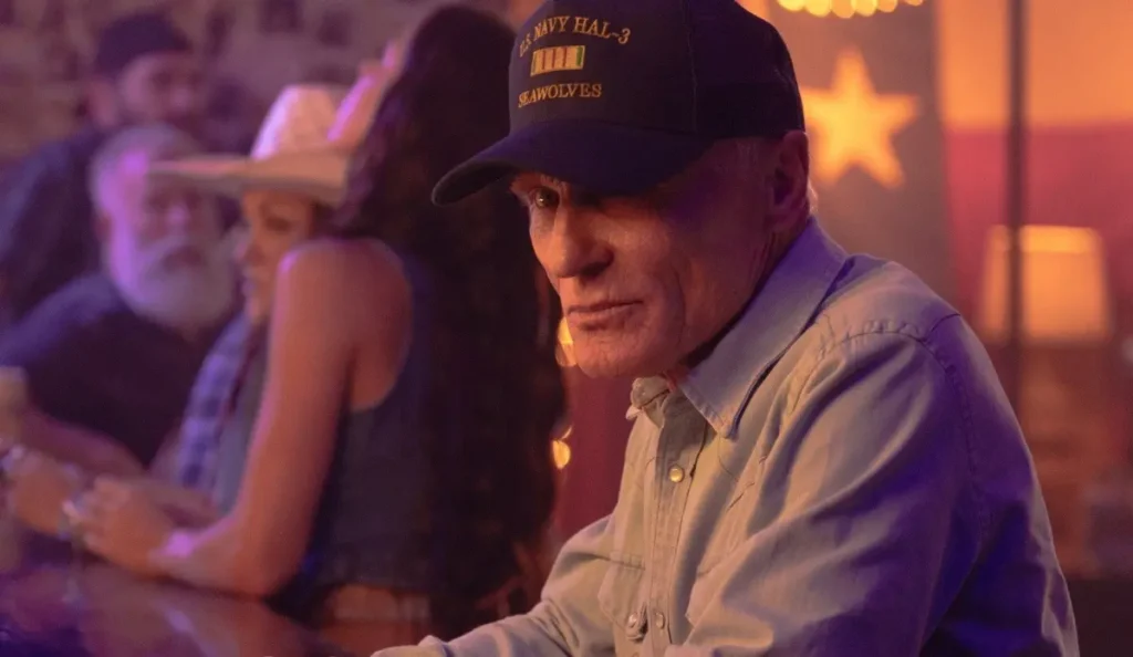 Ed Harris como Everett McKinney na série Rancho Dutton