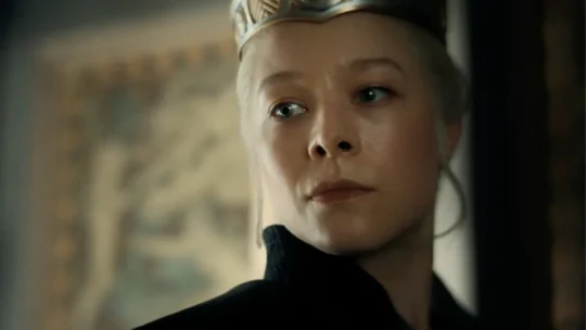 A Casa do Dragão: Emma D’Arcy explica mudança sombria de Rhaenyra na 3ª temporada