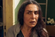 A Desconhecida: novo filme da Netflix traz mulher sem memória e perseguição mortal