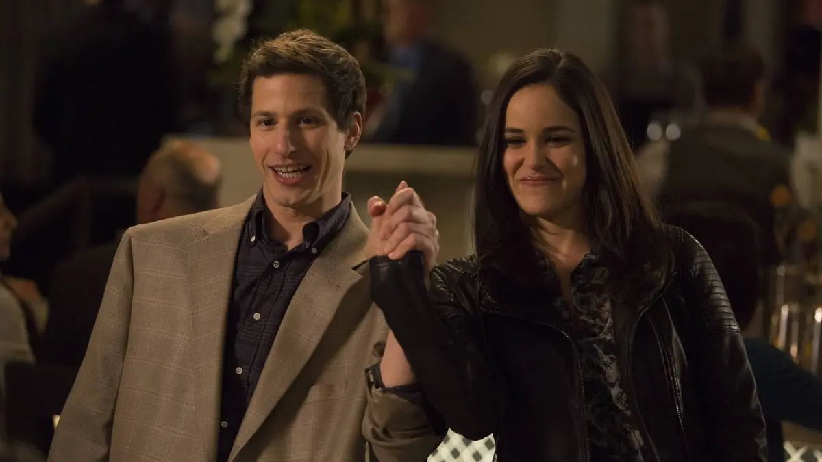 Jake e Amy em cena de Brooklyn Nine-Nine