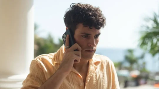 Oasis: série comparada a Elite e The White Lotus estreia na Netflix; conheça a trama