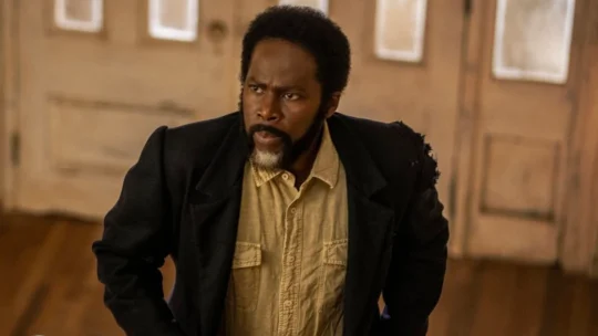 Origem: episódio 8 da 4ª temporada ganha imagens com Boyd em plano perigoso