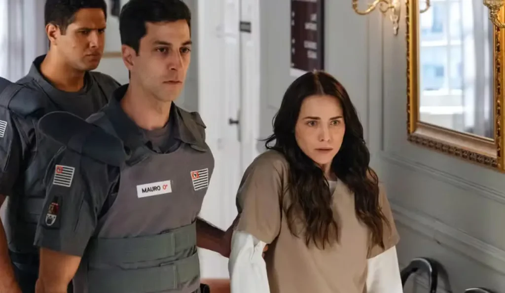 Adriana aparece tensa em cena da novela Quem Ama Cuida