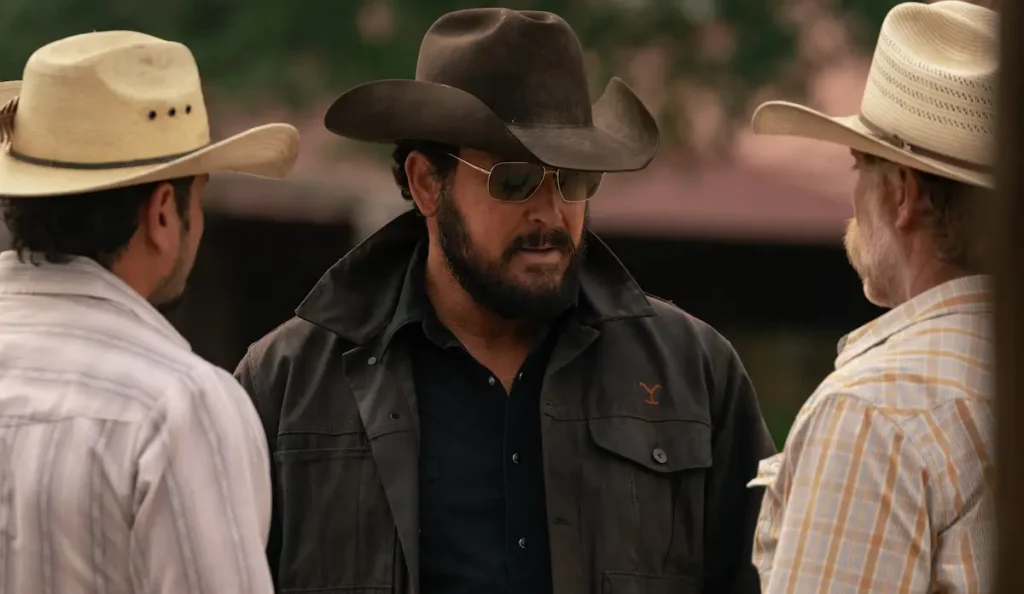 Beth e Rip em cena de Rancho Dutton, série derivada de Yellowstone no Paramount+