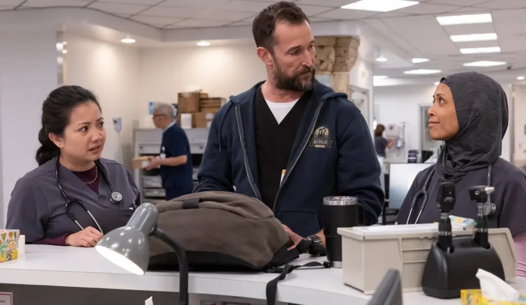 Cena da série The Pitt no pronto-socorro