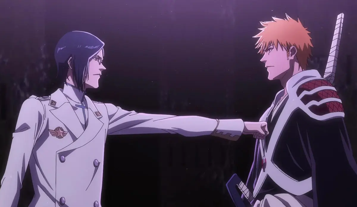 Uryu Ishida toca o uniforme de Ichigo Kurosaki durante uma cena de Bleach.