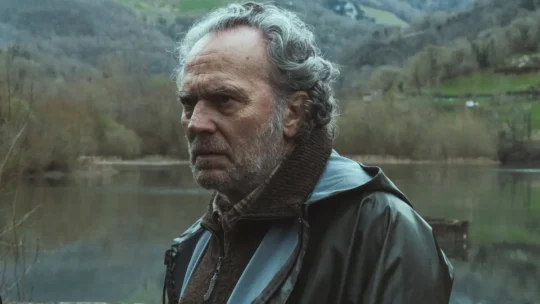 Conspiradores: suspense psicológico estreia na Netflix com mistério e morte na família