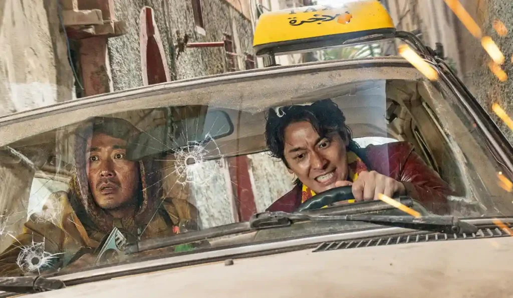Ha Jung-woo como Lee Min-jun em cena de Resgate Internacional