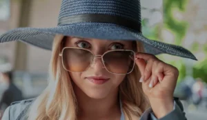 Elle: Legalmente Loira se passa antes do filme? Entenda a conexão da série com a franquia