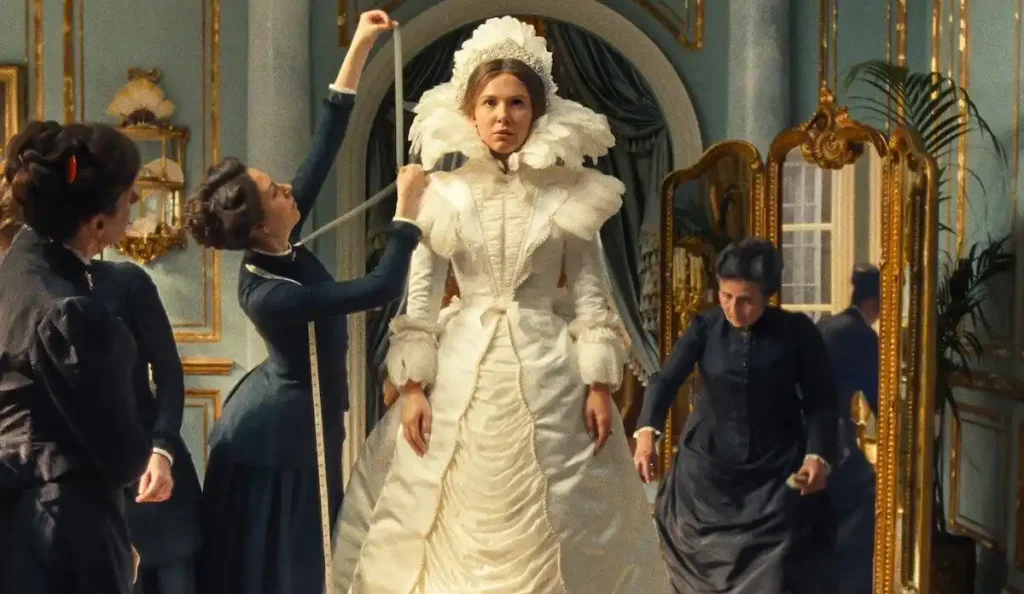 Millie Bobby Brown como Enola Holmes em cena do terceiro filme da franquia na Netflix