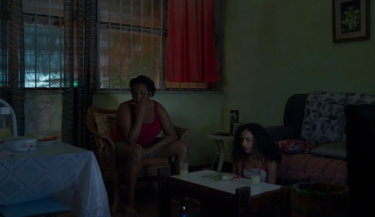 Geíza e a filha Sandra, interpretadas por Belize Pombal e Gi Fernandes, em Justiça 2