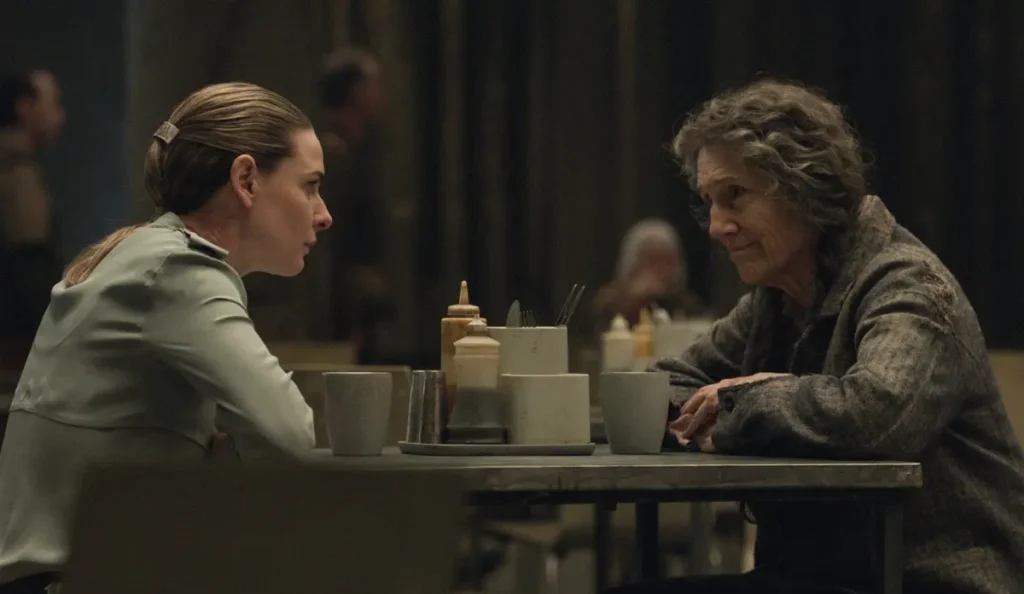 Cena da 3ª temporada de Silo, série de ficção científica exibida pelo Apple TV