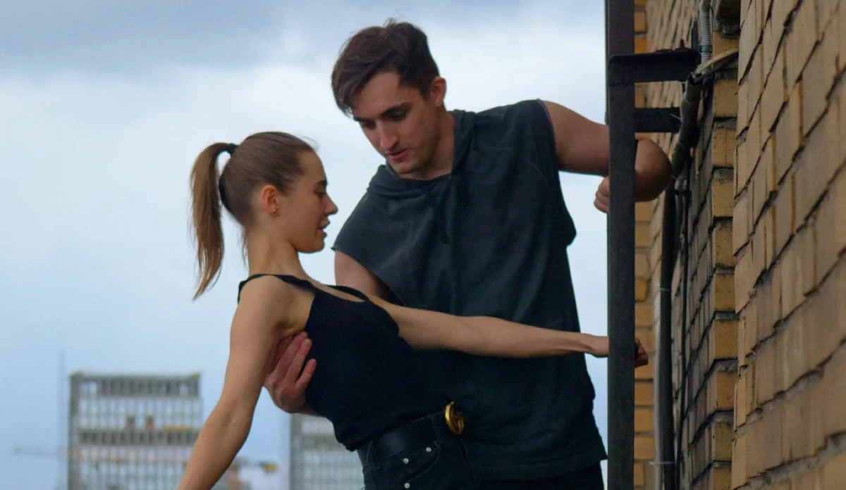 Skywalkers: documentário do casal que escalou o Empire State volta a bombar na Netflix