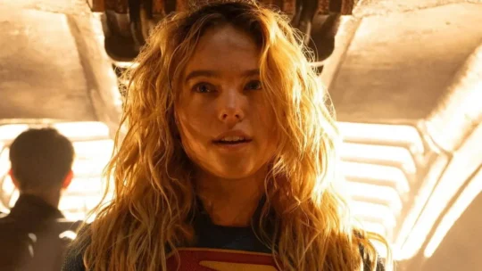 Supergirl chega às plataformas digitais; veja como assistir