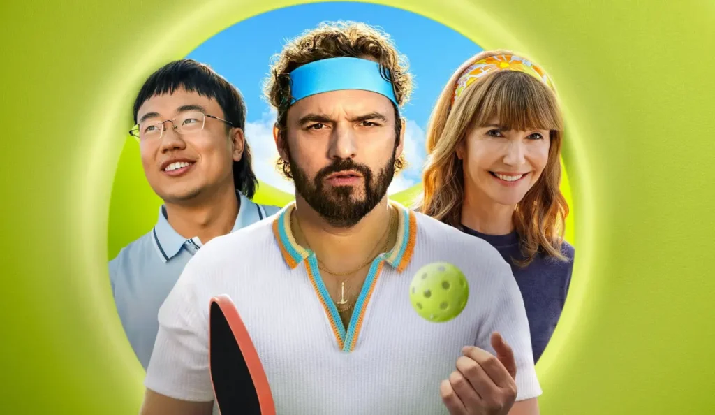 Cena do filme The Dink – A Última Chance mostra Jake Johnson durante uma partida de pickleball
