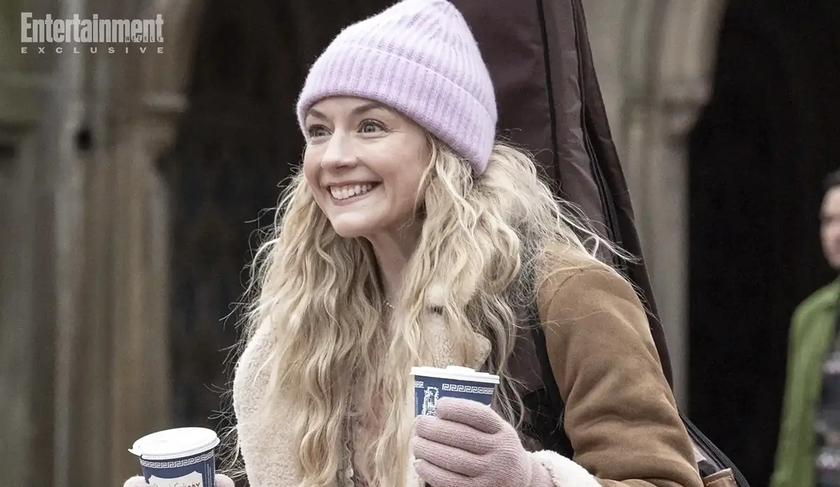 Emily Kinney como Beth Greene durante as gravações da terceira temporada de The Walking Dead: Dead City.