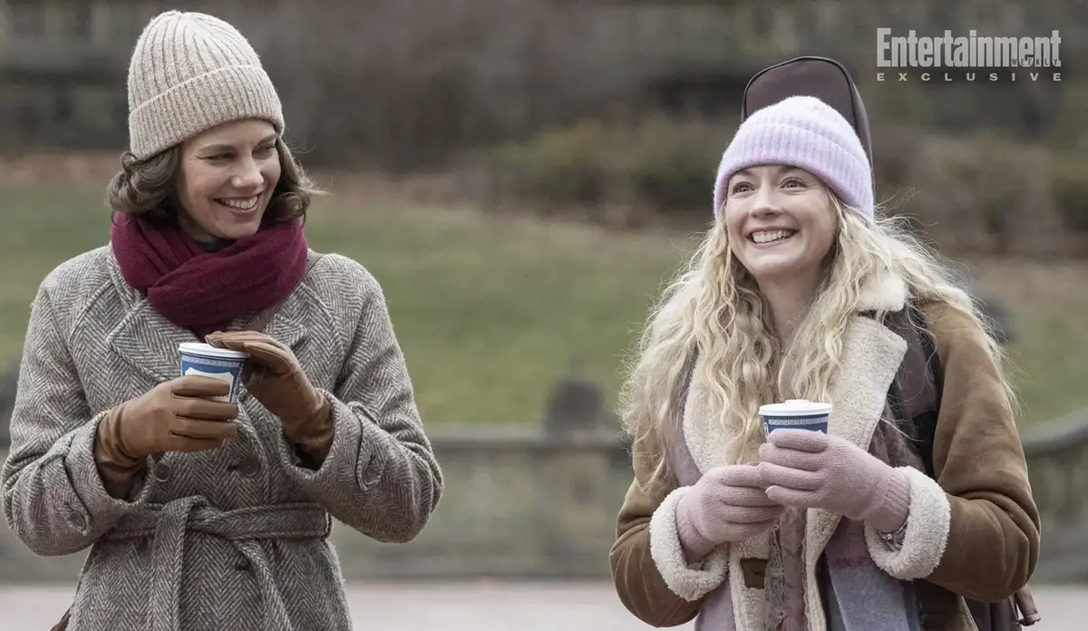 Lauren Cohan como Maggie e Emily Kinney como Beth Greene durante as gravações de The Walking Dead: Dead City.