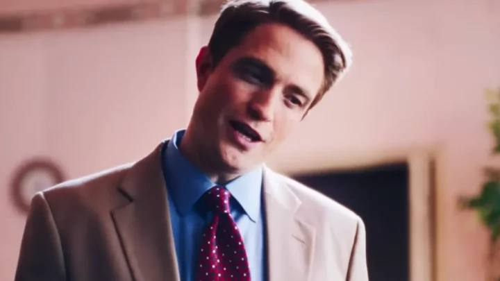 Primetime: Robert Pattinson vira jornalista controverso em primeiro trailer; assista