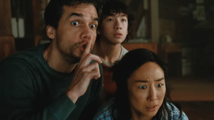 A Última Casa: entenda a mensagem por trás do final e quem são as criaturas do filme da Netflix