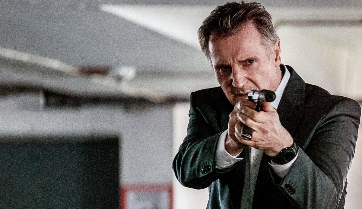 Imagem de Liam Neeson como Alex Lewis no filme Assassino sem Rastro