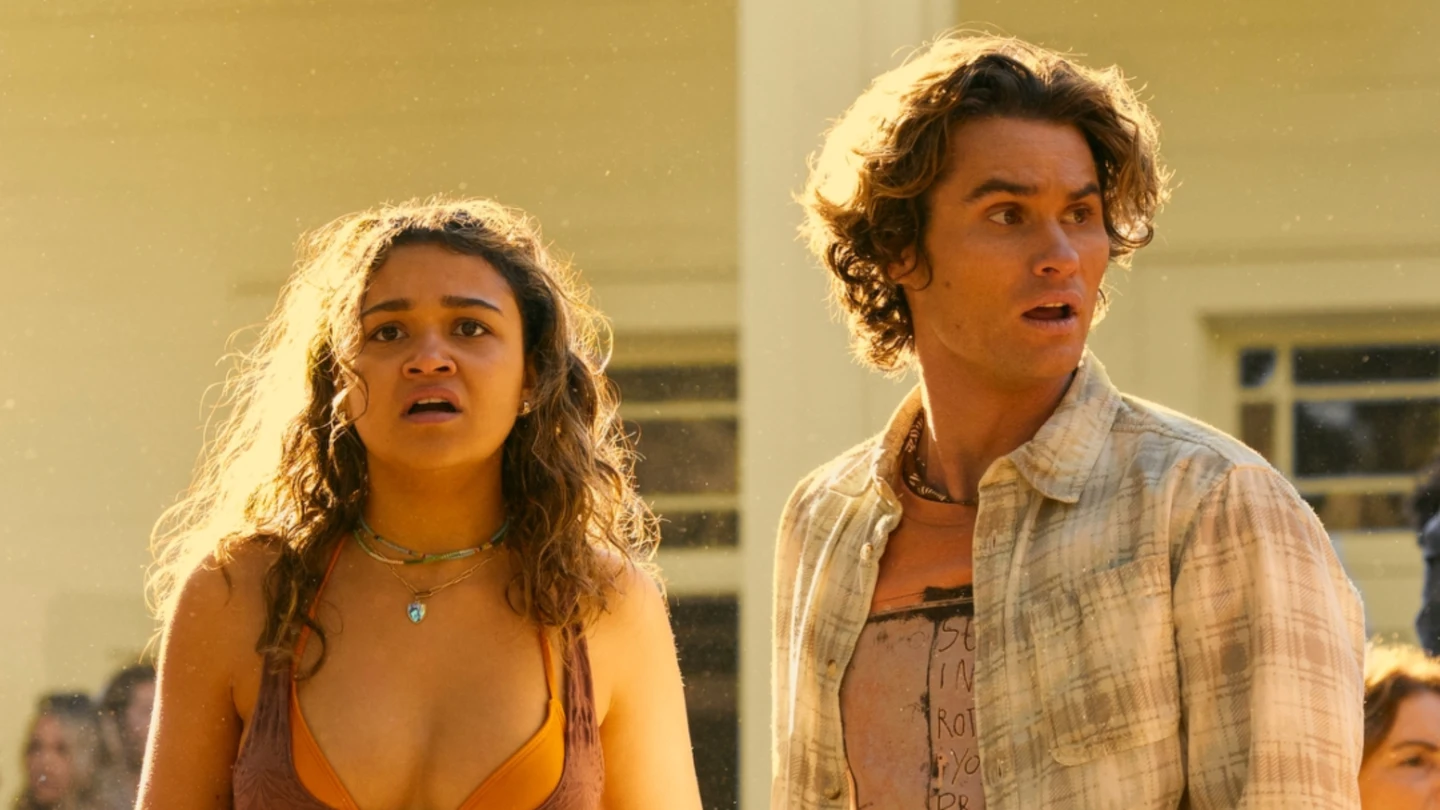 Chase Stokes revela que salvou Madison Bailey de afogamento em Outer Banks