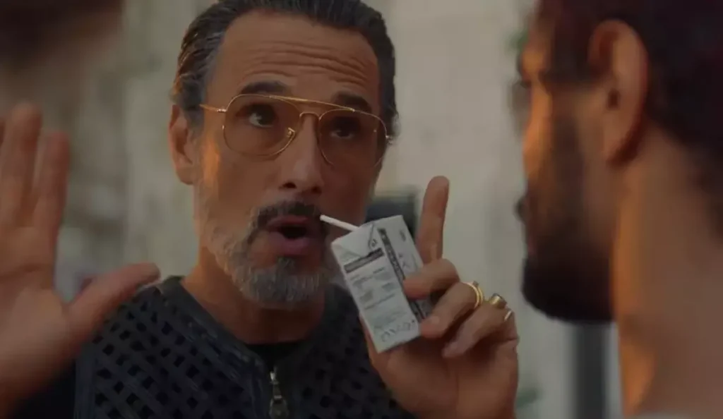 Rodrigo Santoro como Abu em cena do filme Corrida dos Bichos