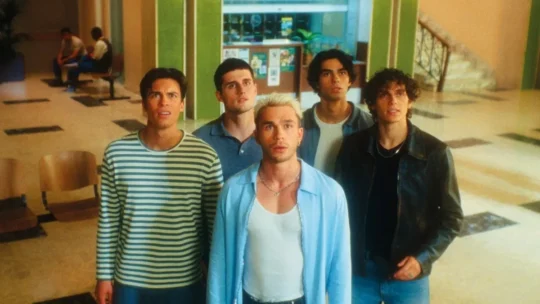 De Volta Aos Anos 90: filme do Prime Video leva os Elevator Boys para 1995