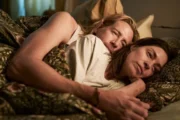 A Mulher Secreta: filme da Netflix coloca mulher diante de uma família que ela não reconhece