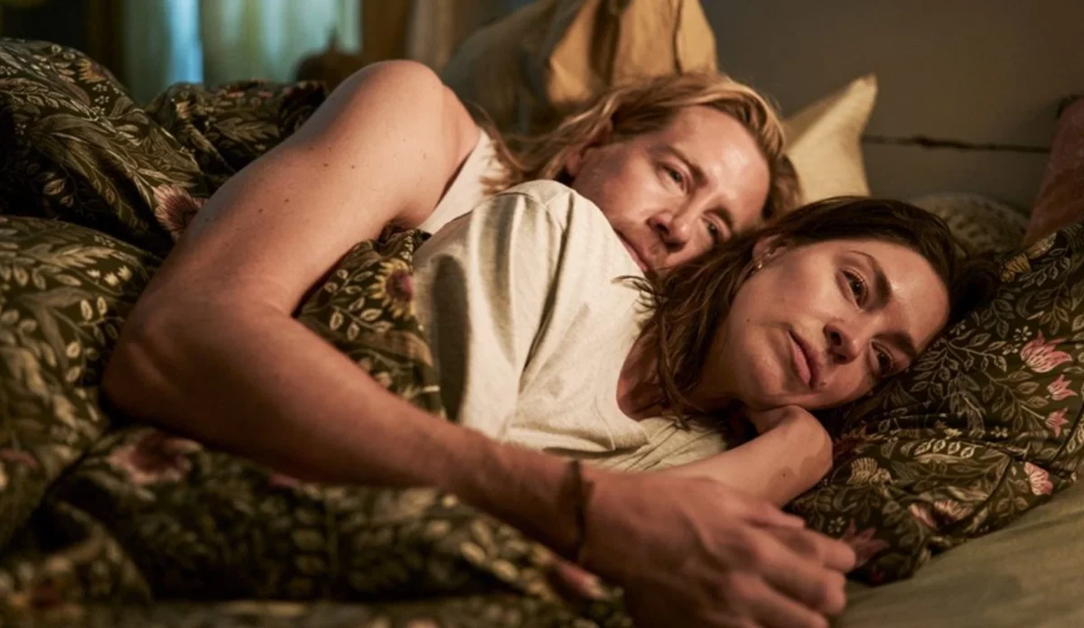 A Mulher Secreta: filme da Netflix coloca mulher diante de uma família que ela não reconhece