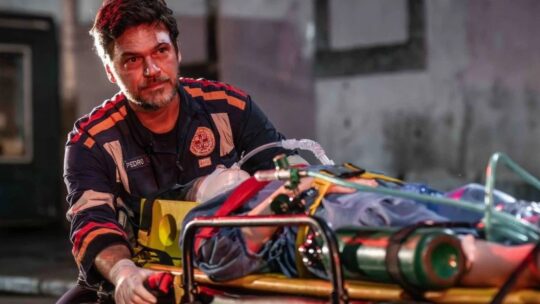 Emergência 53: Emílio Dantas revela desafio de viver cirurgião com transtorno bipolar