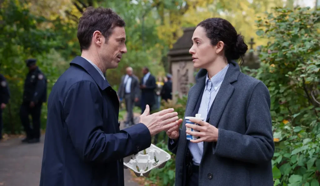 Emmy Rossum em cena na série Fúria do Disney+