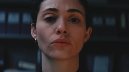 Fúria final explicado: quem matou Isabel e o que significa o sorriso de Alice