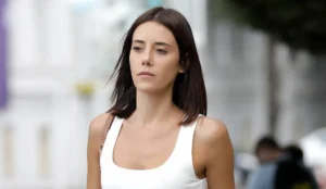 Iludida (27/08): festa de Volkan termina em briga após descoberta de Asya; veja o resumo