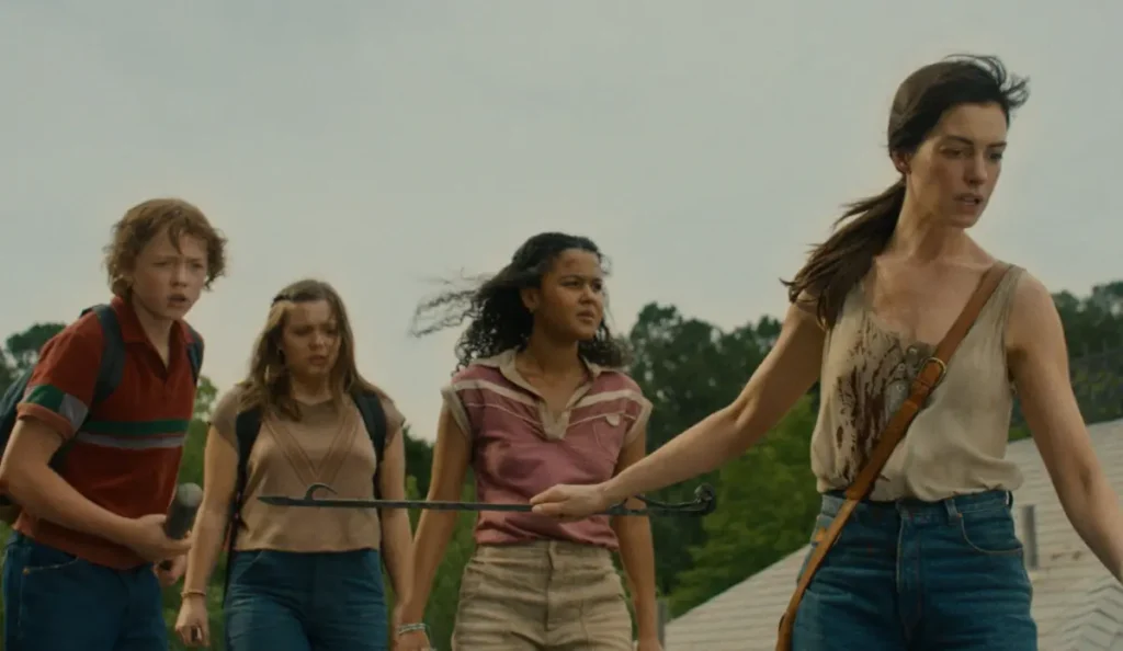 Imagem do filme O Fim da Rua, produção com Anne Hathaway prevista para chegar ao streaming após os cinemas