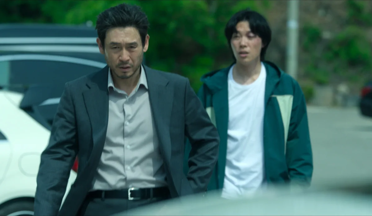 Cena de O Rato, série da Netflix sobre um homem que tem sua identidade roubada