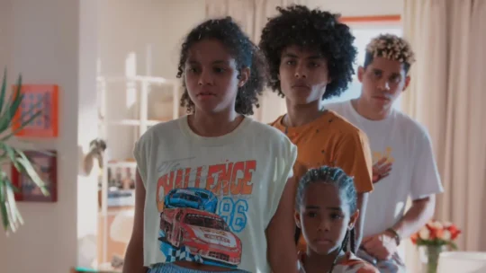 Por Você (28/08): Bela ganha guarda dos filhos de Juli, mas Peixe decide fugir
