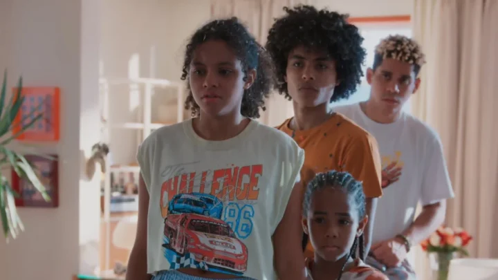Por Você (28/08): Bela ganha guarda dos filhos de Juli, mas Peixe decide fugir