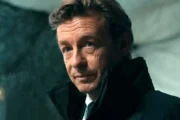 Saudade de O Mentalista? Nova série de Simon Baker coloca ator de volta às investigações