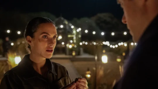 Silo: 9º episódio transforma despedida de Bernard em pista para o maior mistério da série