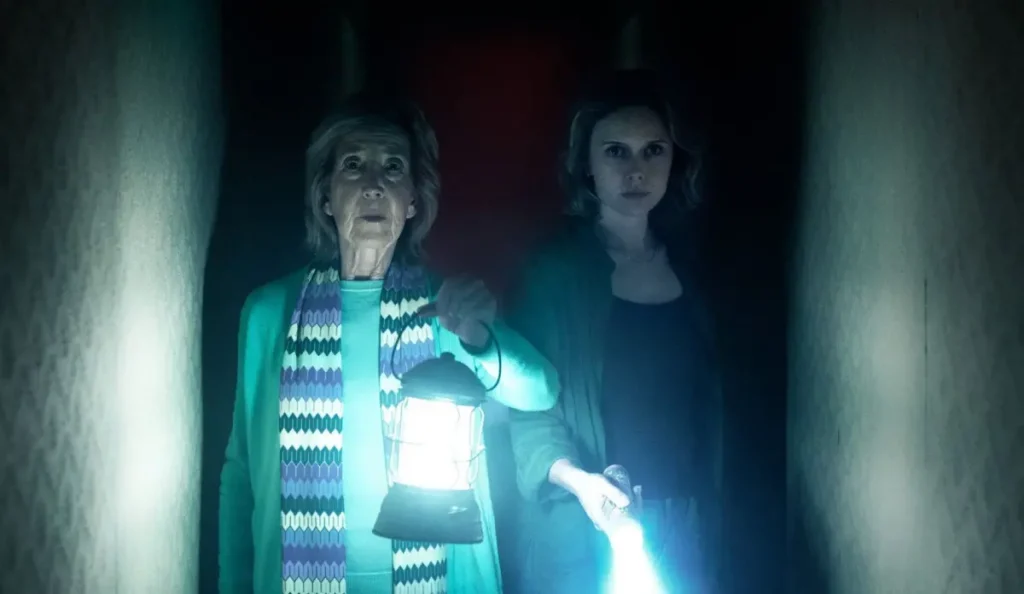 Cena de Sobrenatural: Agora Entre Nós, filme de terror lançado pela Sony Pictures em 2026