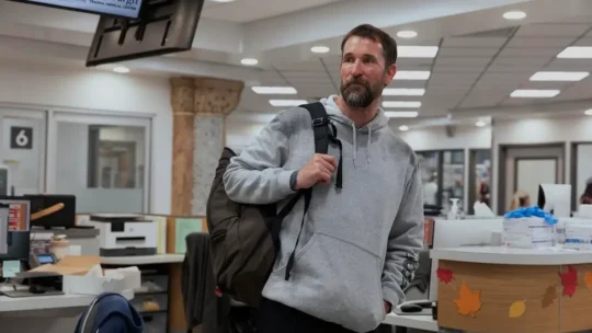 The Pitt: teaser da 3ª temporada mostra Dr. Robby de volta ao hospital