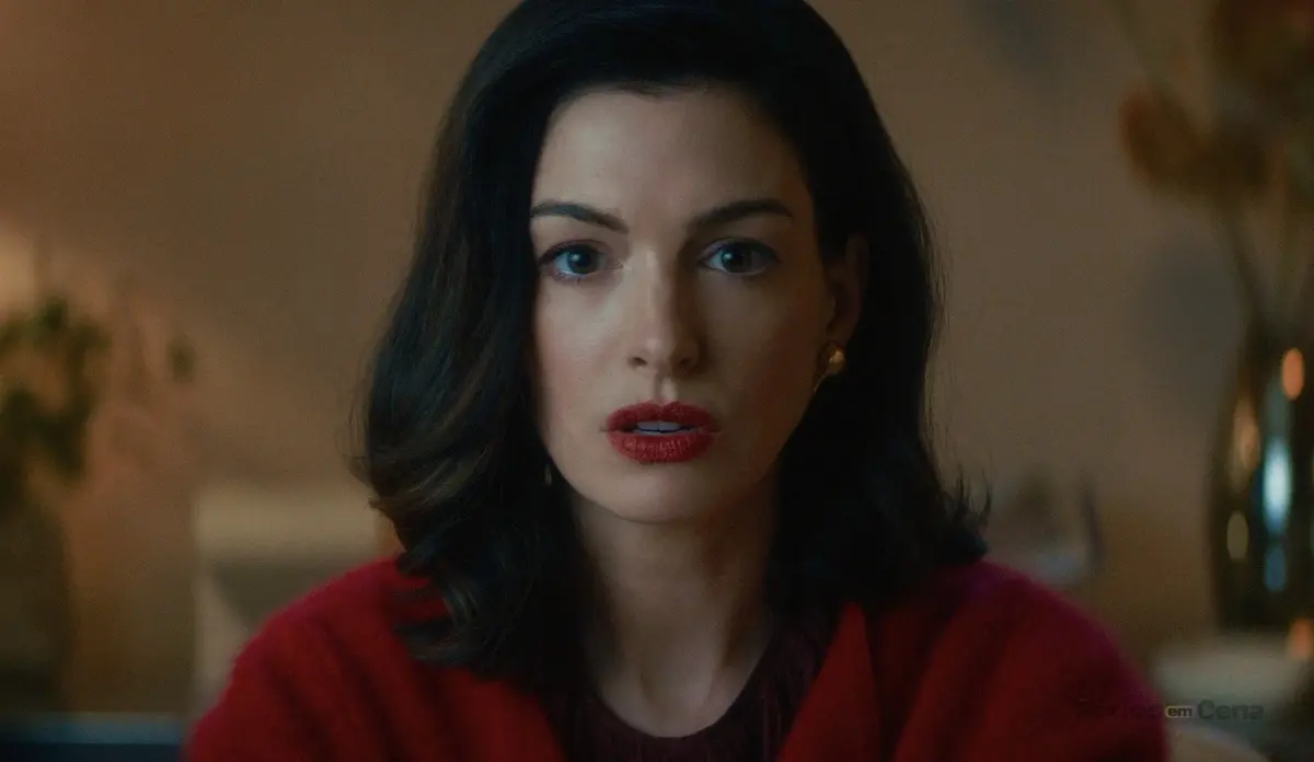 Anne Hathaway e Dakota Johnson vivem jogo perigoso no trailer de Verity
